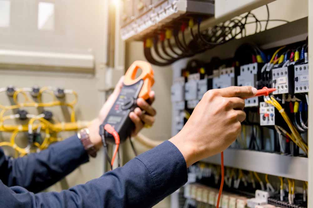 Kosten und Nutzen der regelmäßigen Prüfung ortsfester elektrischer Anlagen