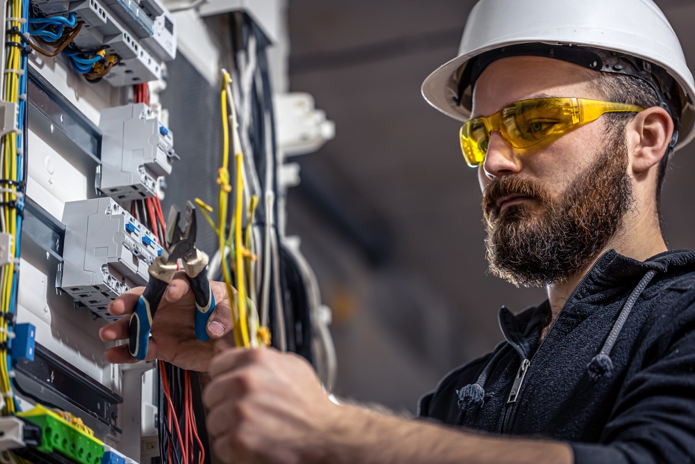 Kosten und Nutzen der regelmäßigen Prüfung ortsfester elektrischer Anlagen